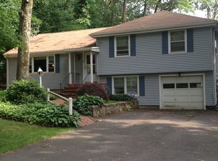 35 Crocus Ct, Fairfield, CT 06824