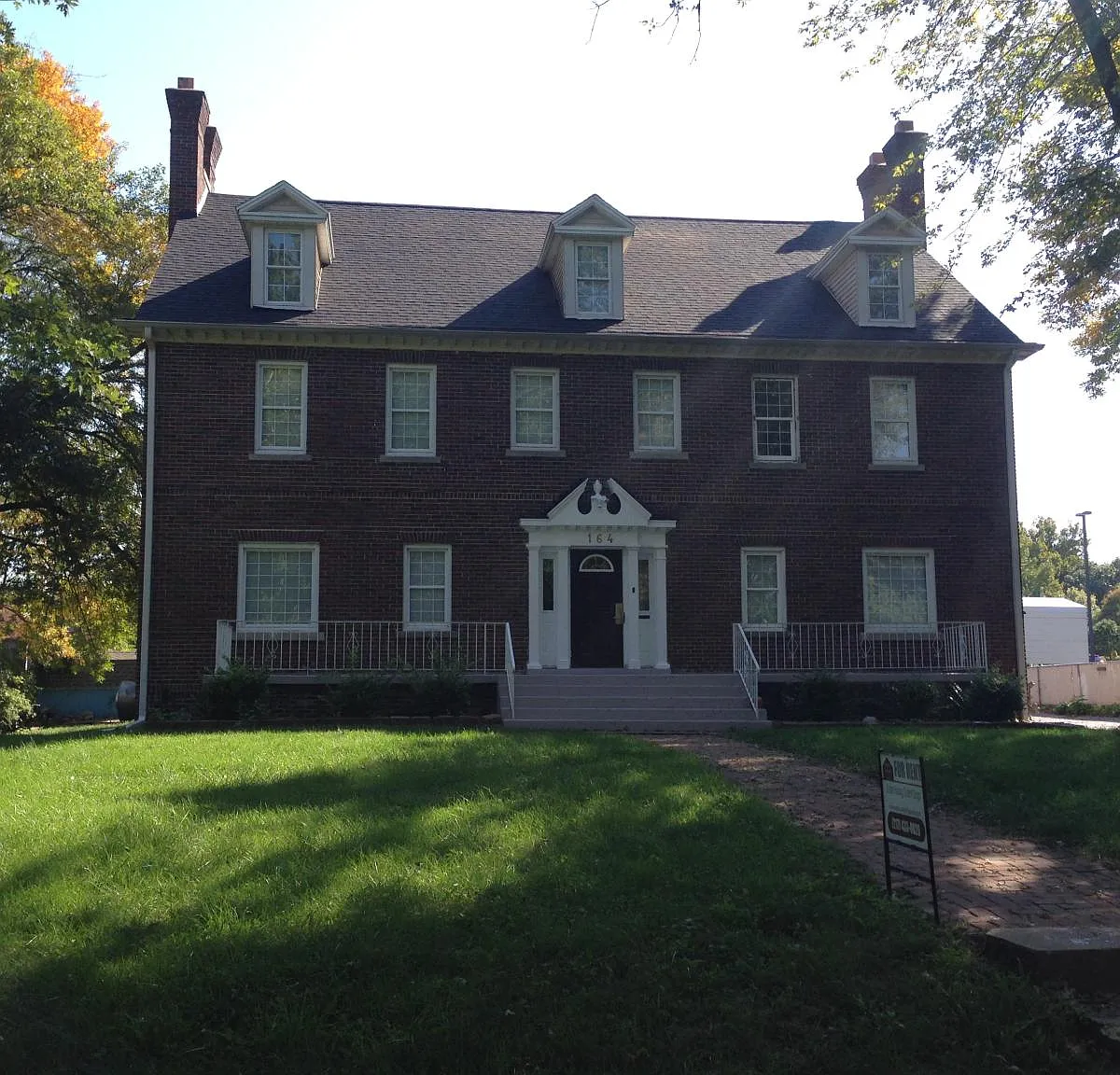 164 N Park Place — Photo 3