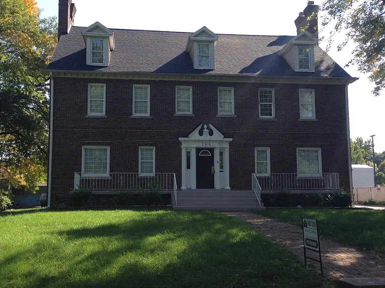 164 N Park Place