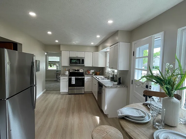 339 W Main St — Photo 9