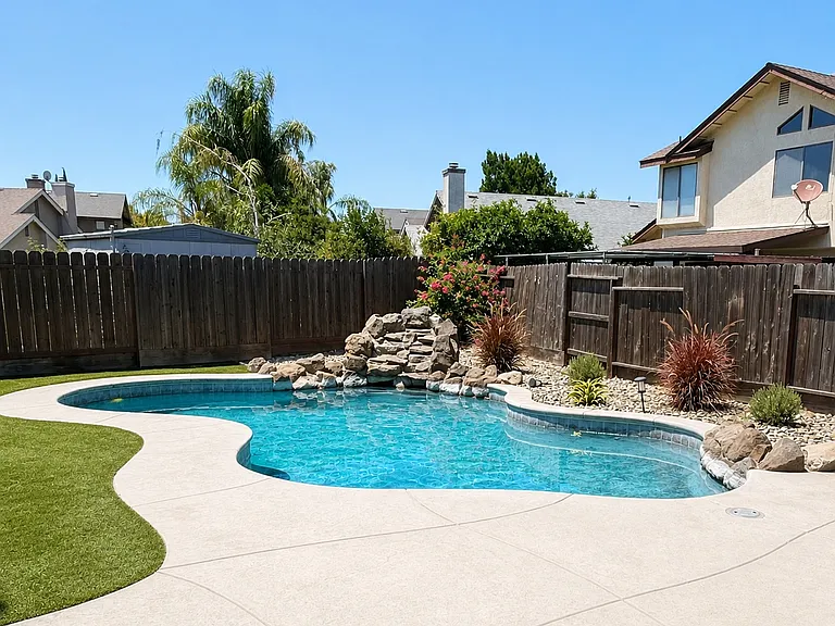 2053 Sheldon Dr — Photo 16