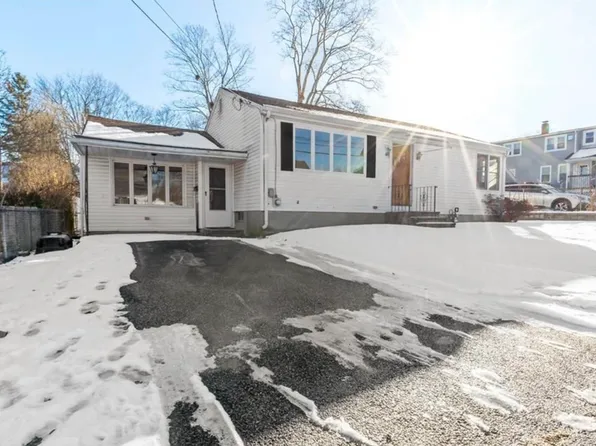 3 Irons Ave, Johnston, RI 02919