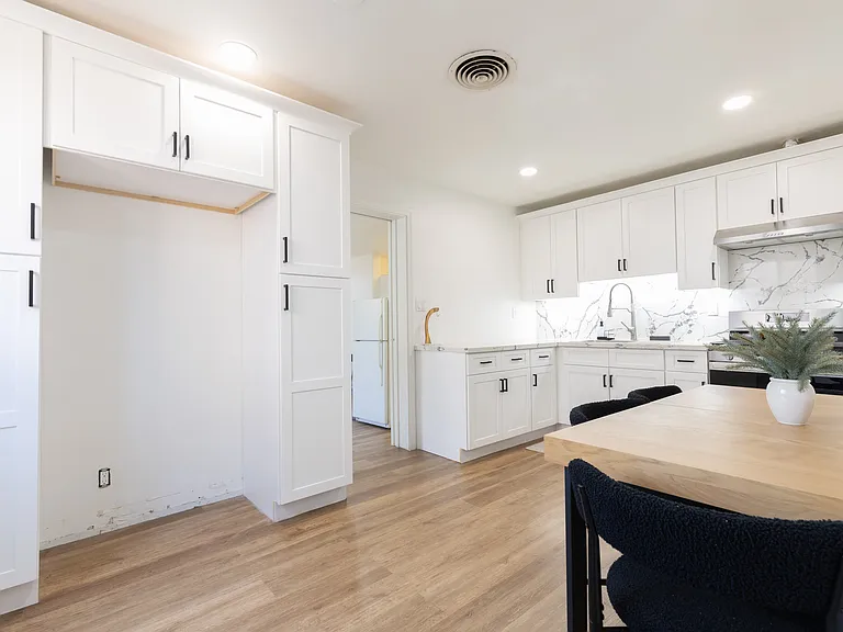 310 S D St — Photo 12