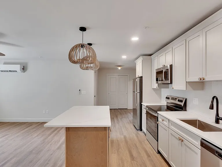 36 Pawling Ave #202 — Photo 11