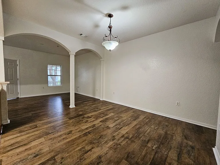 1004 Park Central Cir — Photo 7