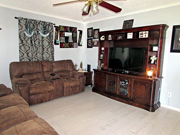 3rd image of 613 Elm Ave