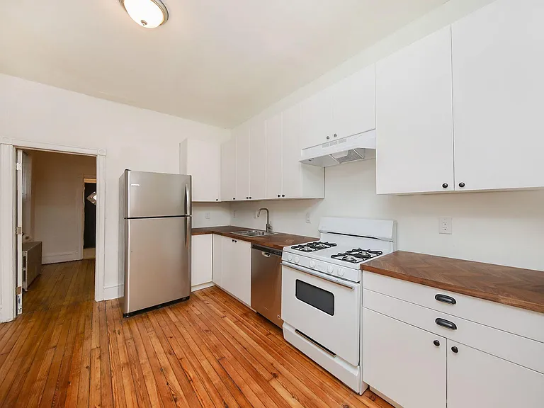 136 S 53rd St — Photo 30