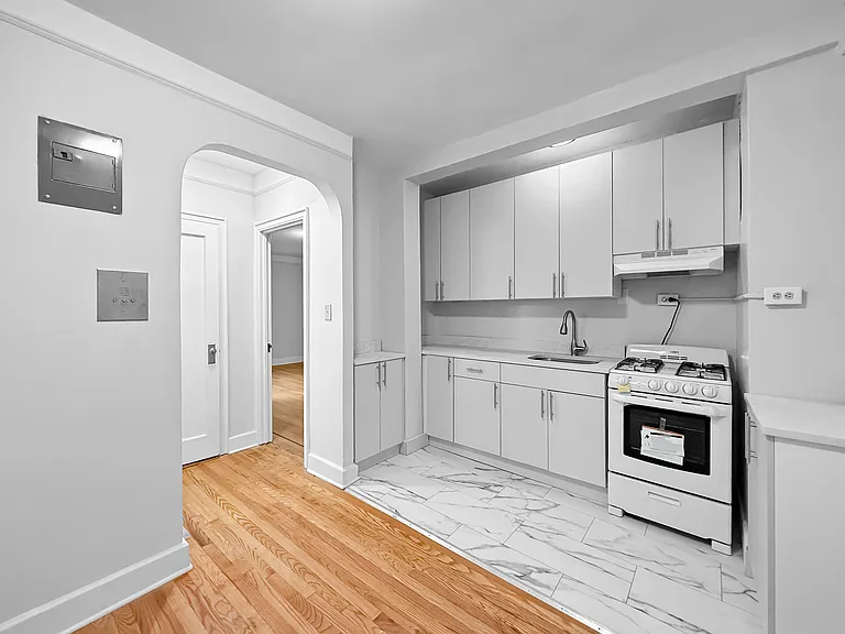 1685 E 5th St #5H — Photo 6