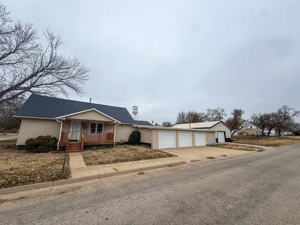 1113 State St, Ellsworth, KS 67439