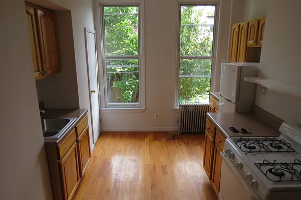 Rented by Roth Realty Management LLC | media 7