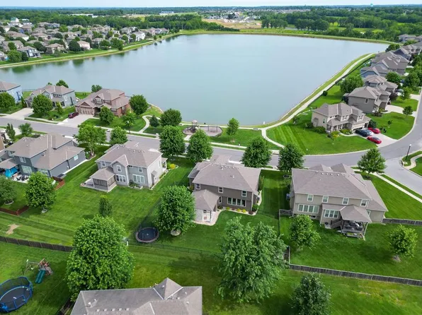 104 SW Shores Dr, Blue Springs, MO 64064
