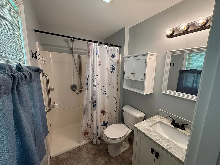 209 W Royal Dr — Photo 7