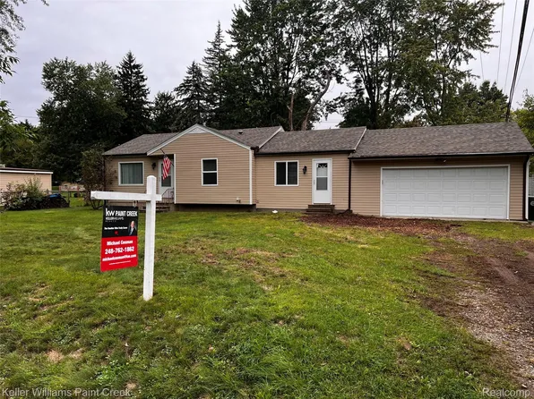2244 Hammerslea Rd, Orion, MI 48359