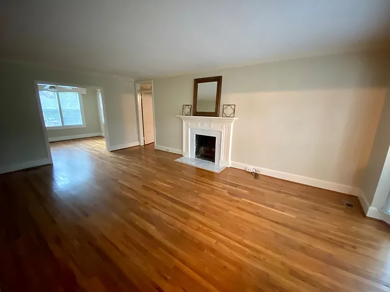 614 Capitol Pl — Photo 3