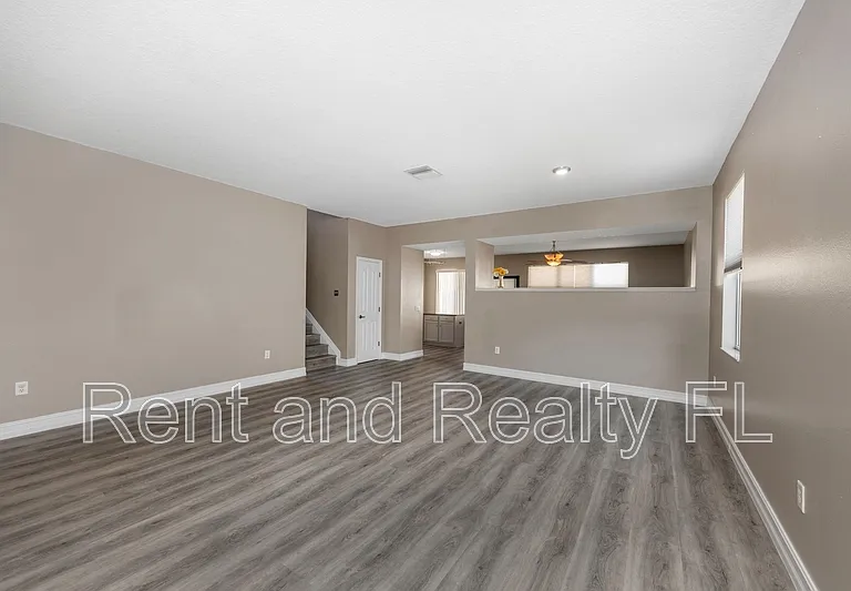 12107 Fern Haven Ave — Photo 2