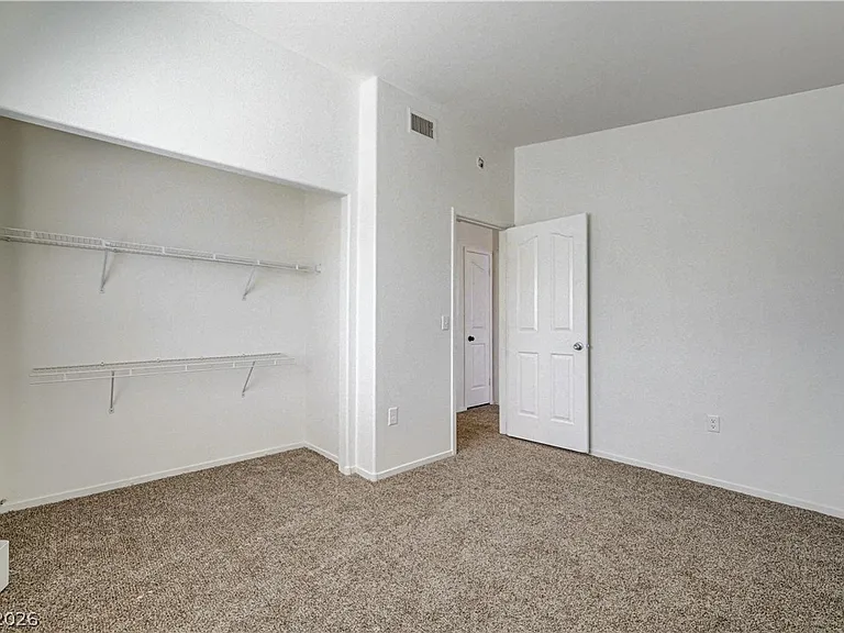 4040 Castle Cove Dr #4040 — Photo 33
