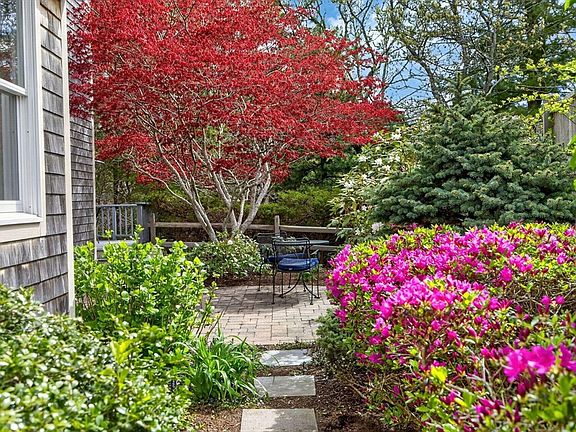 2nd image of 18 Boxwood Cir #18