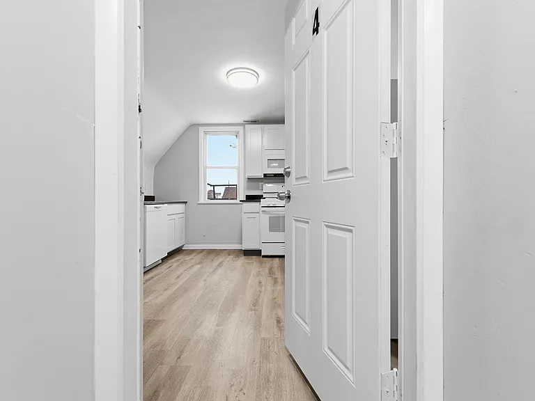 1930 Coltman Rd #4 — Photo 3