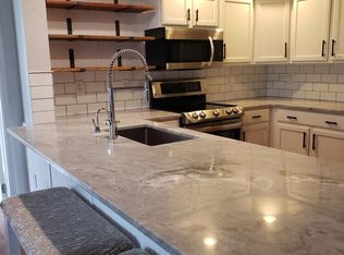 1387 Fox Pointe Cir, Ann Arbor, MI 48108