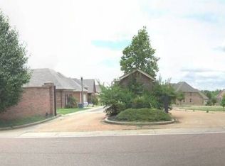 6425 Arbor Lake Dr E, Horn Lake, MS 38637