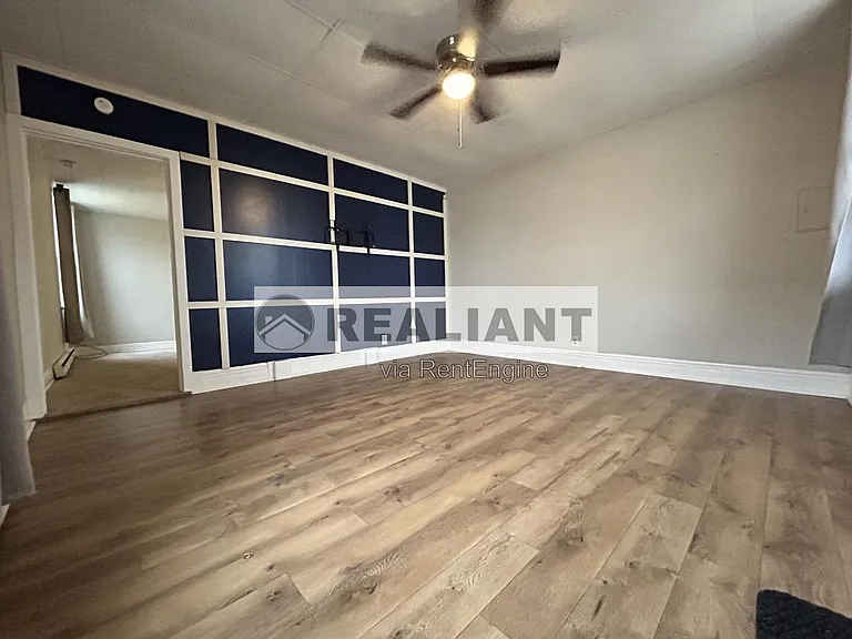 2227 Howell St #1 — Photo 14