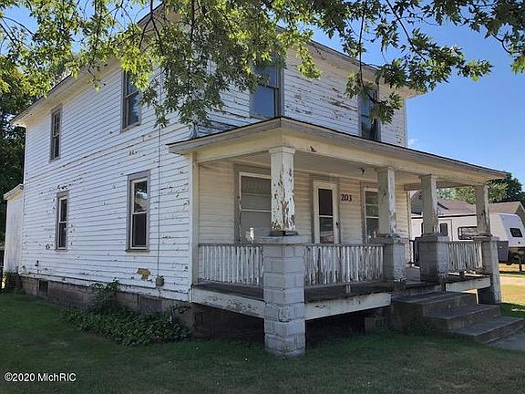 2nd image of 203 S Kalamazoo St