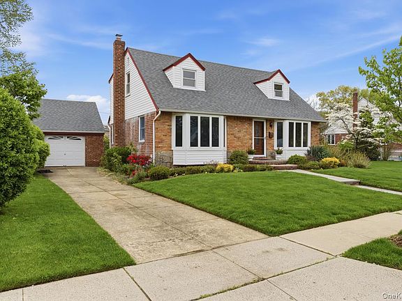 3rd image of 34 Park Circle W