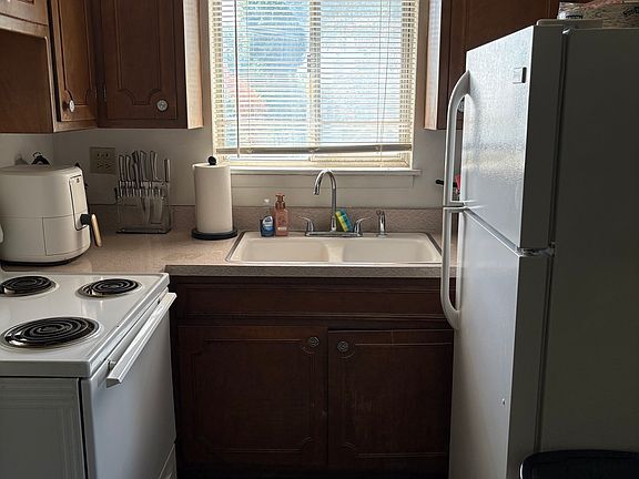 4th image of 7438 Franklin St