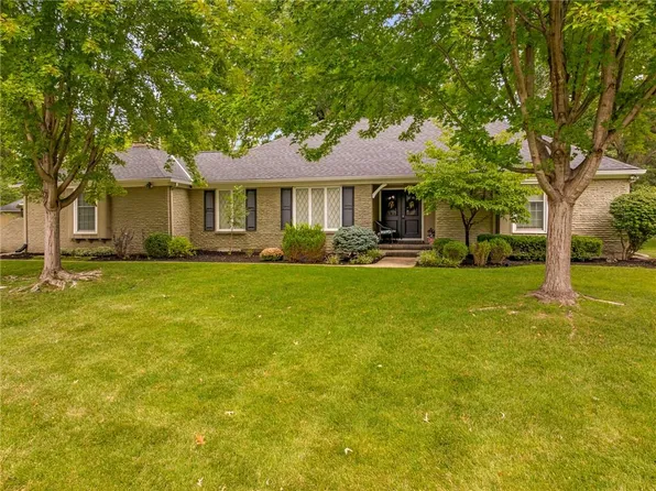 9975 Marty St, Overland Park, KS 66212