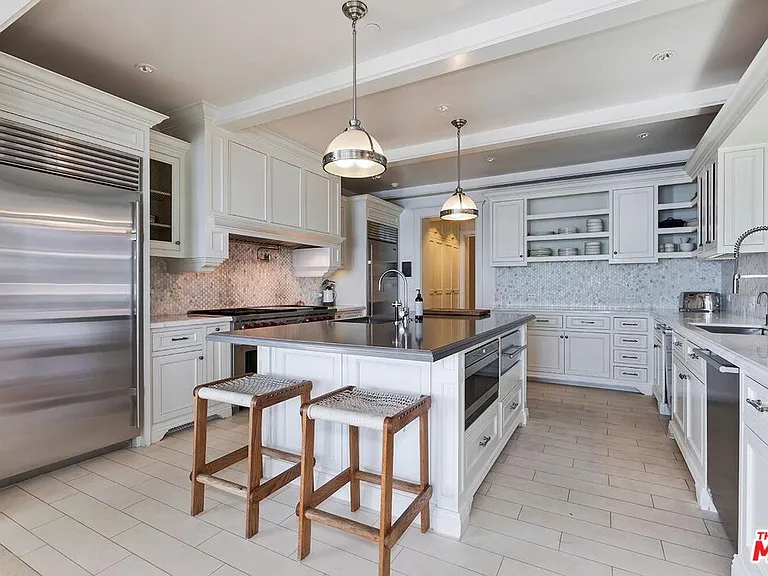119 Malibu Colony Rd — Photo 9