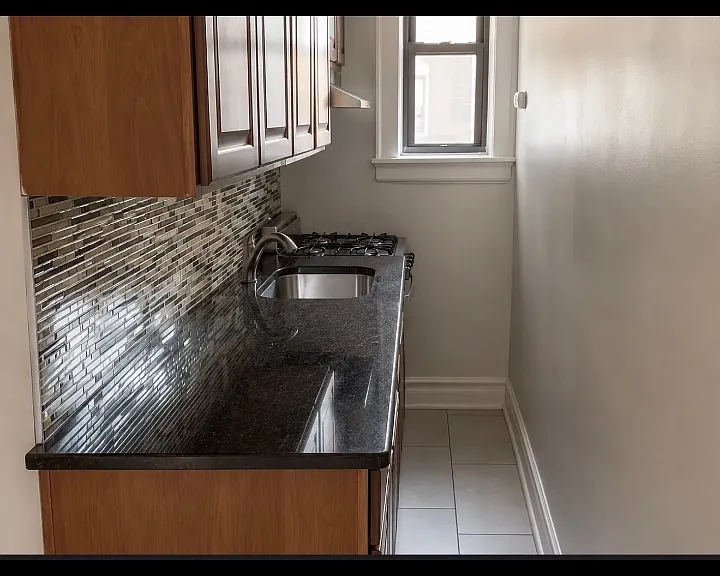 22 S Grove St #5 — Photo 3