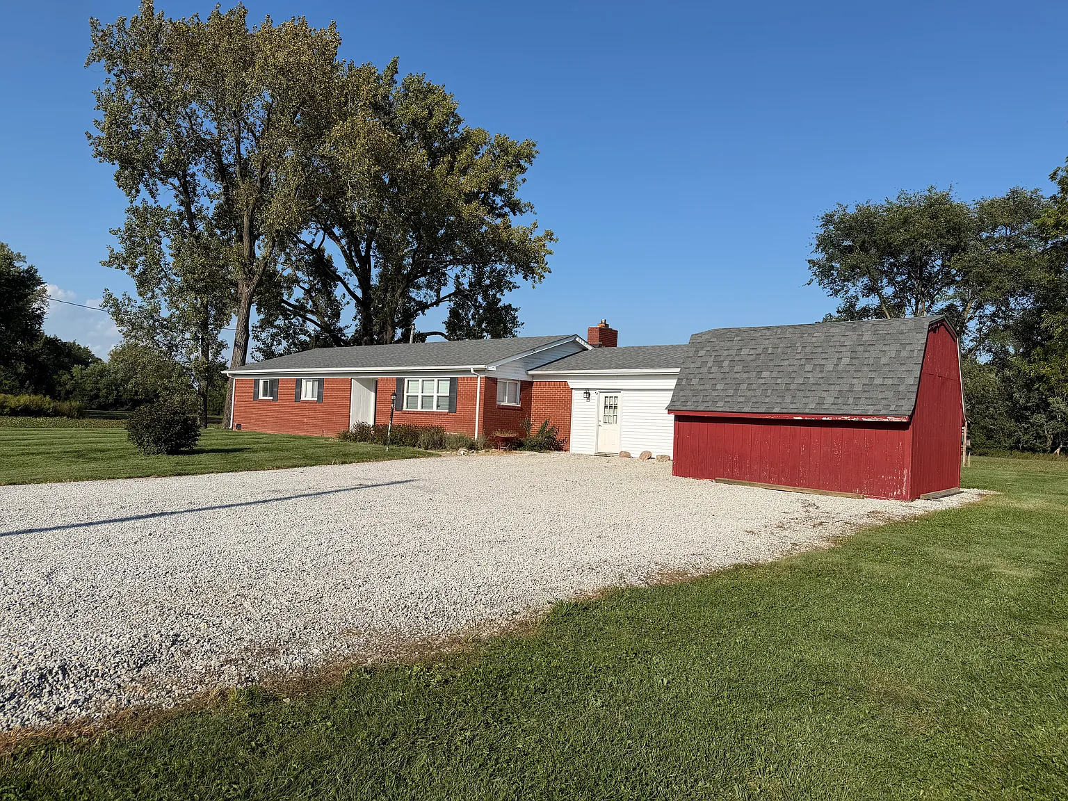 3 bed, 1740 sqft, $2,000 — Photo 2