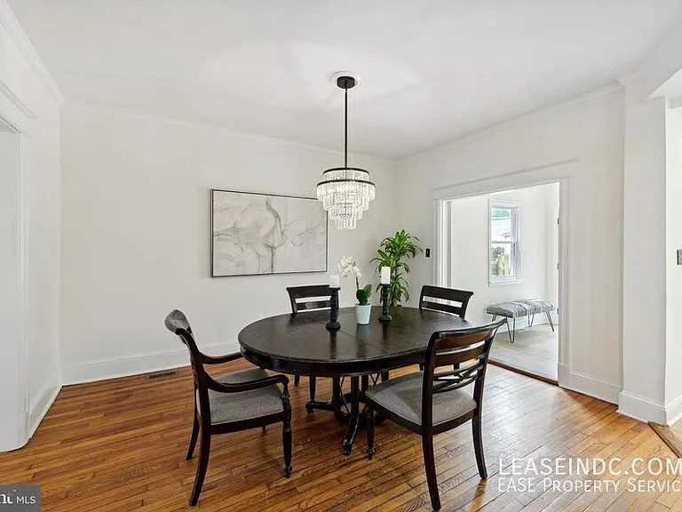 121 Webster St NW — Photo 9