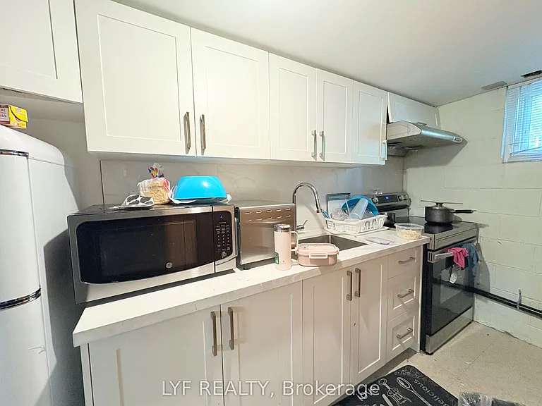 6 Thorn Ln #4 — Photo 6