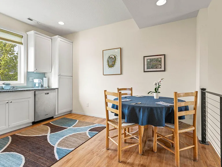 2207 W Bridge Ave — Photo 15