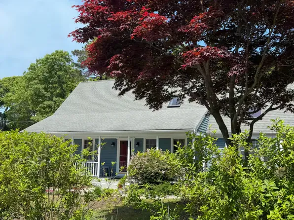 7 Annawon Rd, Mashpee, MA 02649