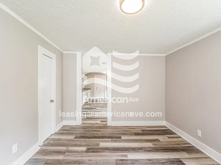 1378727_004_living_room_13712359.jpg