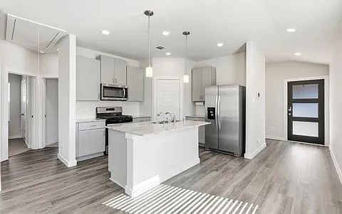 3rd image of 216 Shore Pointe Ct
