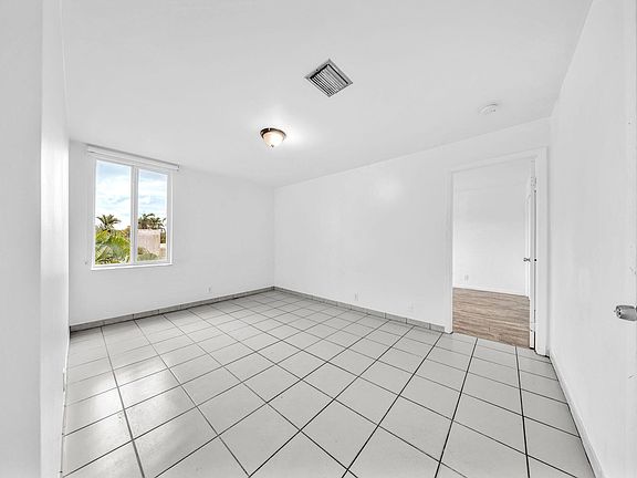 4th image of 1853 SW 17th St APT 2