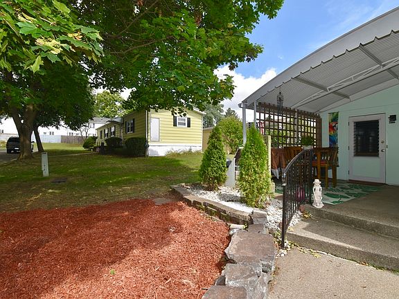 3rd image of 24 Lamplighter Ln #24