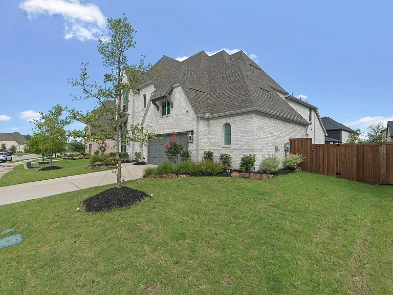 2630 Starwood Dr — Photo 3