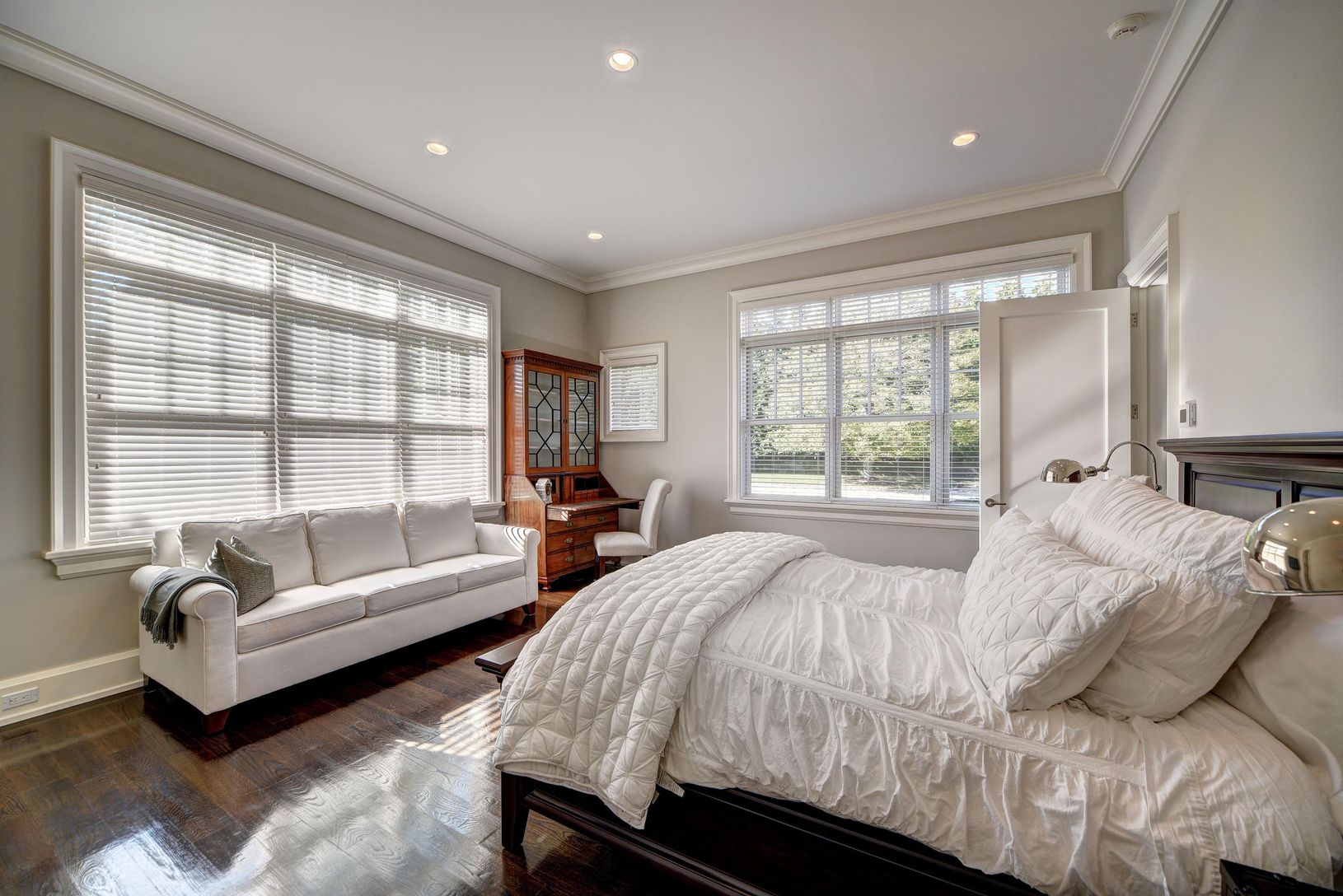  1st floor bedroom suite