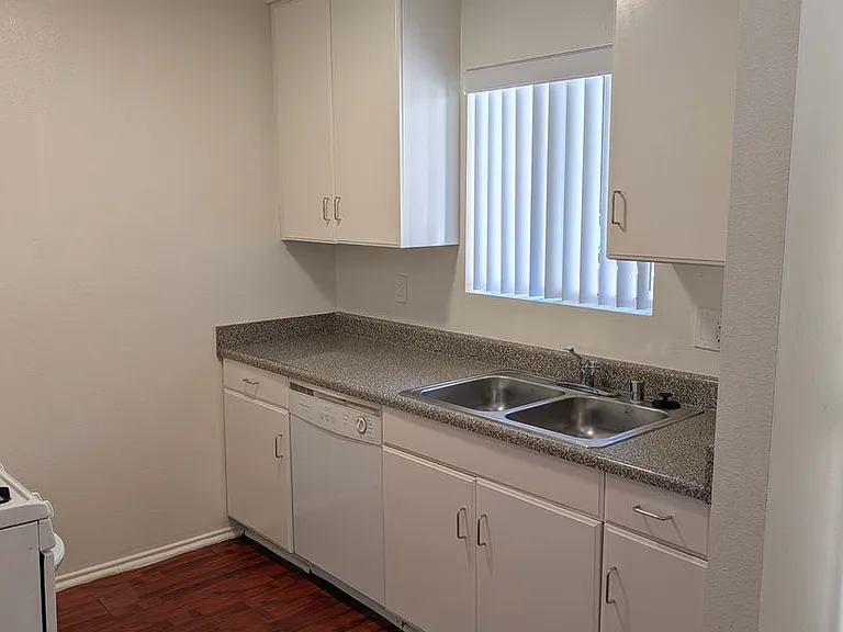 Yaya Valerio Apartments — Photo 6