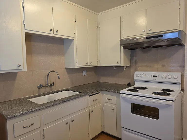 551 Northlake Dr #1 — Photo 3