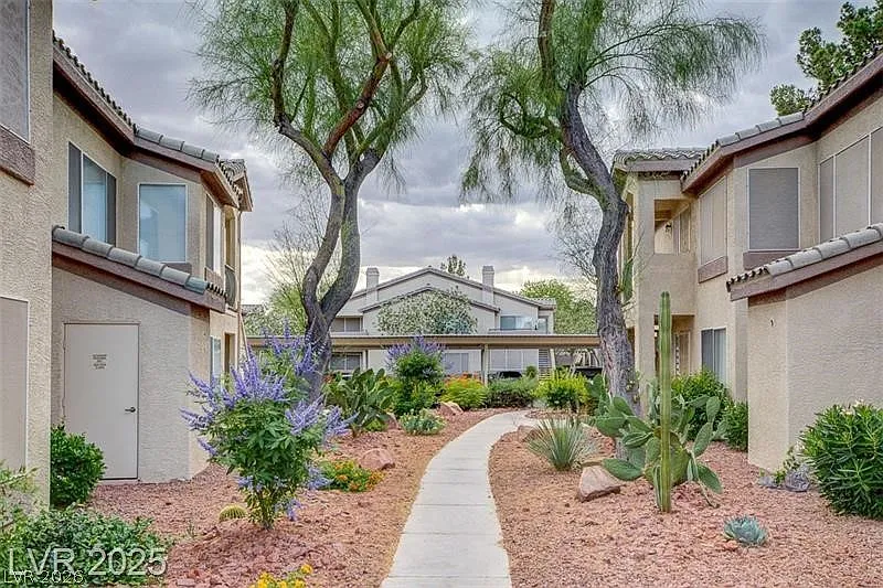 2 bed, 2.0 bath, 1050 sqft, $1,395 — Photo 2
