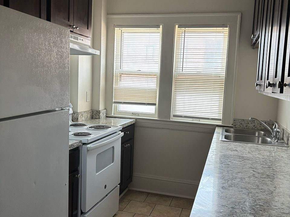 2nd image of 12471 Cedar Rd #103