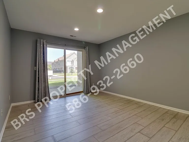 5300 Pine Aires Dr — Photo 8