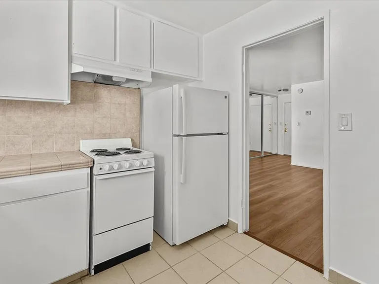 Woodman Apartments — Photo 6