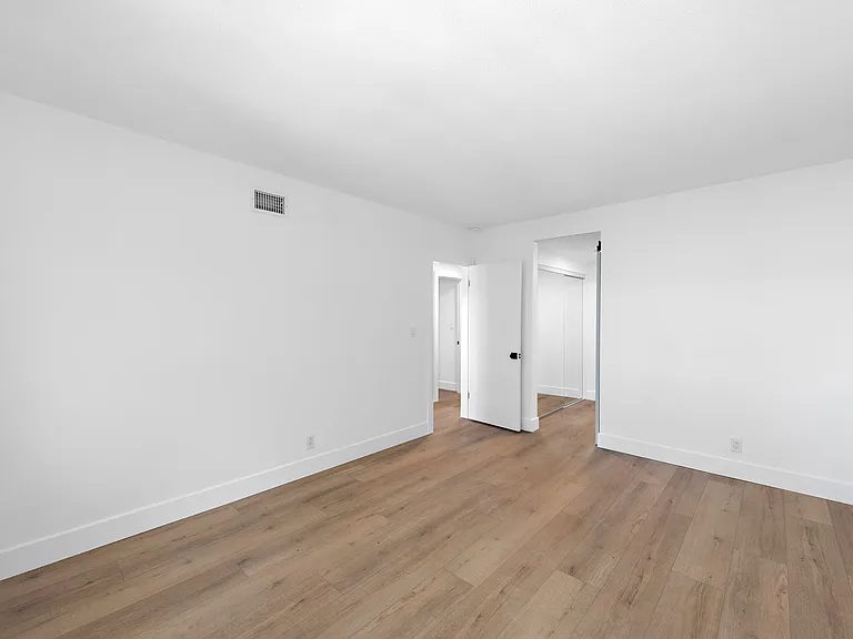 402 Corto Ln — Photo 10