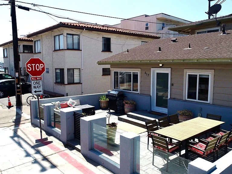 815 El Carmel Pl — Photo 2